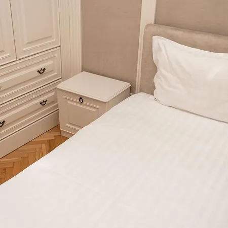 Bed and Breakfast George&dragon Βουκουρέστι